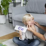Çocukluk Çağı Apraksisini temsil eden çocuk görseli